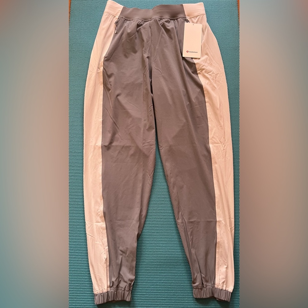 Lululemon Adapted State HR High Rise *Glow Gray White $ 138 Retail size 8, 10​